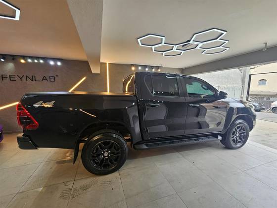 TOYOTA HILUX 2.8 D-4D TURBO DIESEL CD SRX 4X4 AUTOMÁTICO TOYOTA HILUX 2.8 D-4D TURBO DIESEL CD SRX 4X4 AUTOMÁTICO